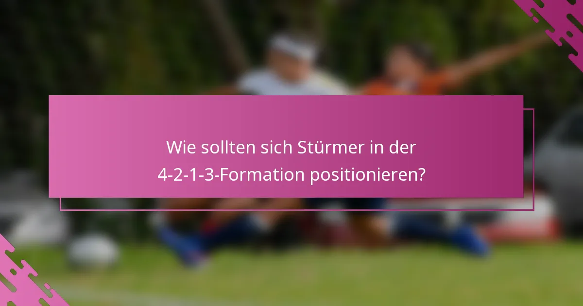 Wie sollten sich Stürmer in der 4-2-1-3-Formation positionieren?